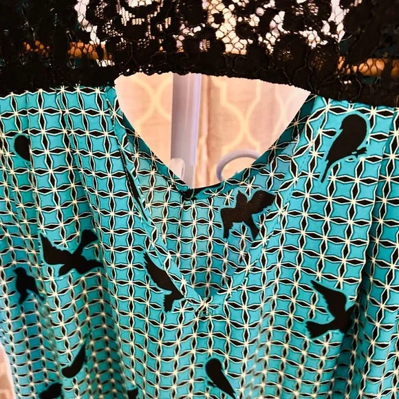 🌻Reitmans Blue and Black Blouse with Lace Trim - Picture 7 of 8